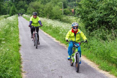 Bisikletçi bisiklet doğa deneme