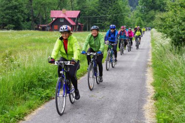 Bisikletçi bisiklet doğa deneme
