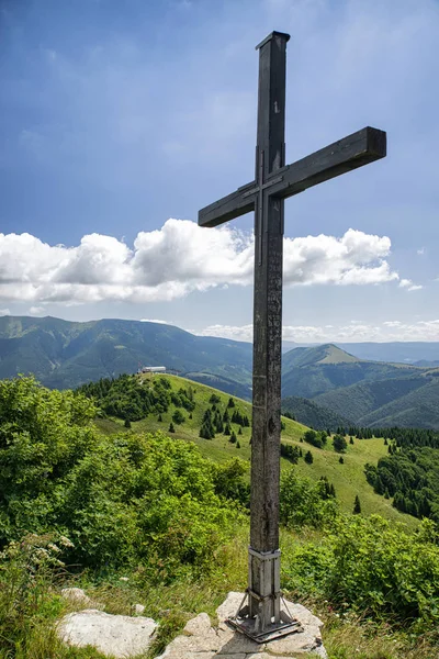 Kříž na kopci Nova Hola, Slovensko — Stock fotografie