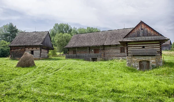 Drewniane domki w miejscowości, Słowacja — Zdjęcie stockowe