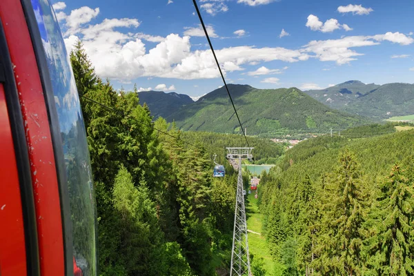 Cablecars i mountain resort Malino Brdo, Slovakien — Stockfoto