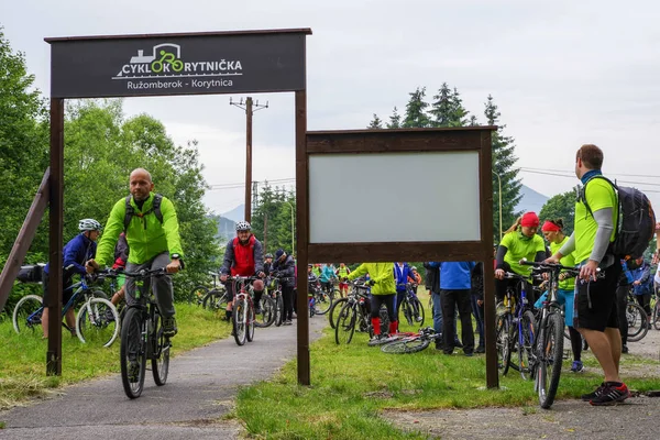 Bisikletçi bisiklet doğa deneme