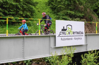 Bisikletçi bisiklet doğa deneme