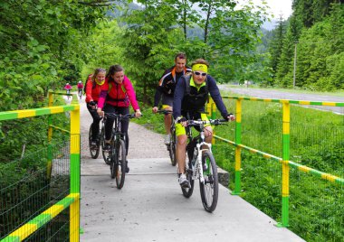 Bisikletçi bisiklet doğa deneme