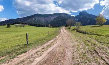 Kırsal manzara ve dağlar