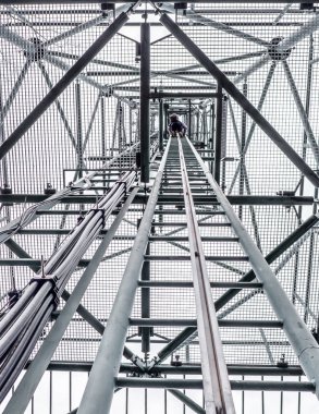 Platform ile ilgilenen adamın