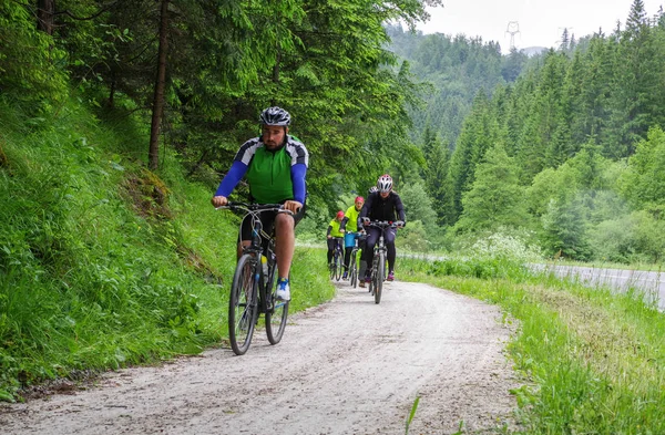 Bisikletçi bisiklet doğa deneme