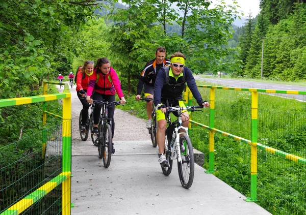 Bisikletçi bisiklet doğa deneme