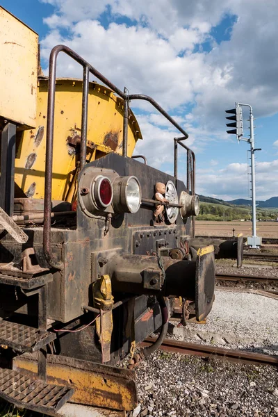 Stará lokomotiva žlutá — Stock fotografie