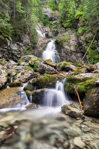 瀑布-Kmetov vodopad-in 高 Tatras, 斯洛伐克 — 图库照片