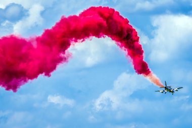 Akrobasi ekran takım Al Fursan