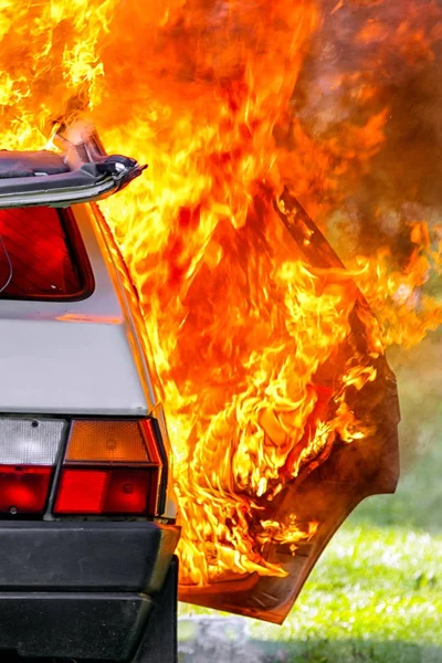 Burning car after accident — Stock Photo, Image