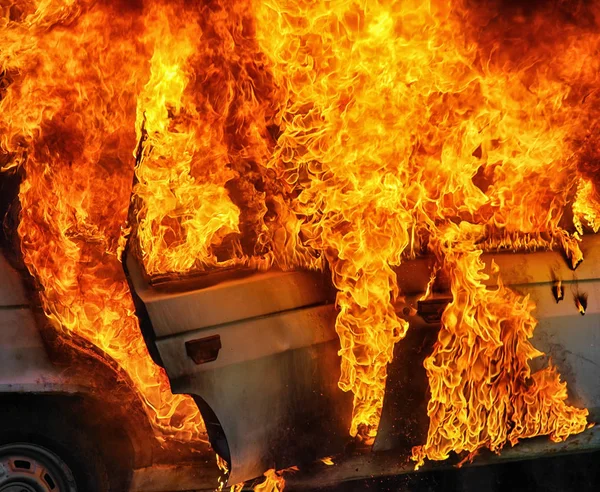 Burning car after accident — Stock Photo, Image