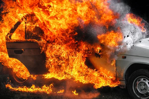 Burning car after accident — Stock Photo, Image