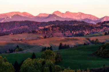 Batı Tatras, Slovakya üzerinde akşam gökyüzü