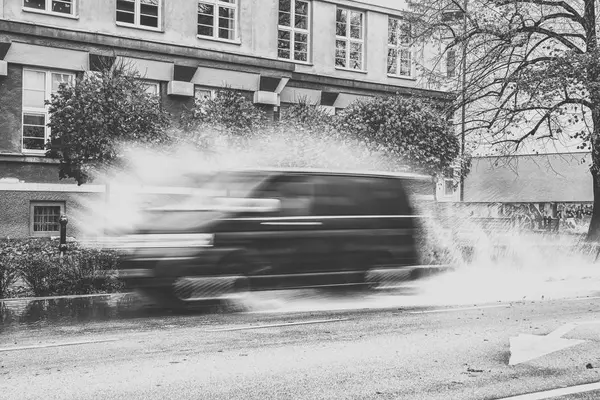 Rychlé auto spalsh voda — Stock fotografie