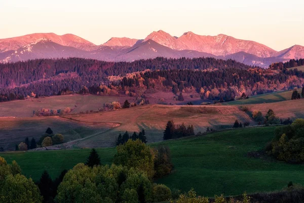 Kvällshimlen över västra Tatrabergen, Slovakien — Stockfoto