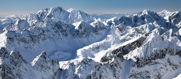 Belas colinas nevadas em altas montanhas Tatras, Eslováquia — Fotografia de Stock