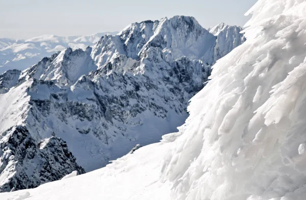 Yüksek Tatras mountains, Slovakya için güzel karlı tepeleri — Stok fotoğraf