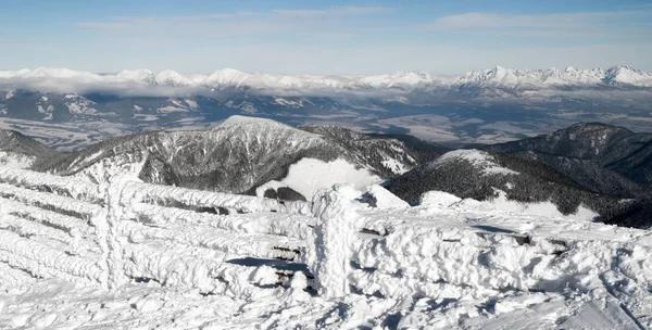 Hills Snowy zimowych w Tatrach Wysokich, od Niskich Tatr, Slo — Zdjęcie stockowe
