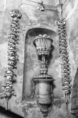 Kafatasları ve kemikleri mezarda, Kutna Hora, Çek Cumhuriyeti