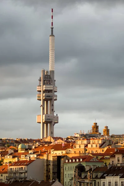 Torre de televisão Ziskov em Praga, República Checa — Fotografia de Stock