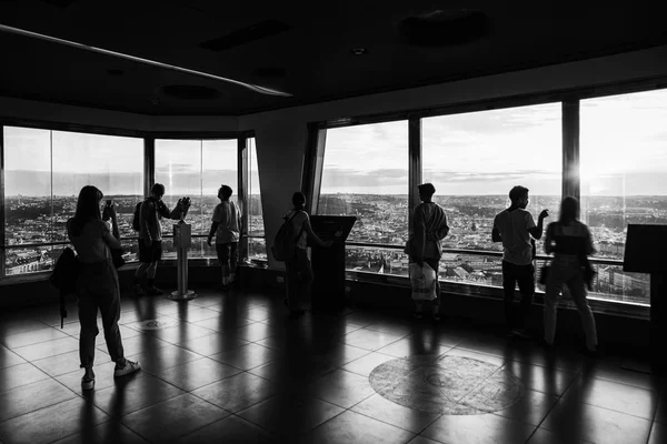 Vista da torre de televisão Zizkov em Praga, República Checa — Fotografia de Stock