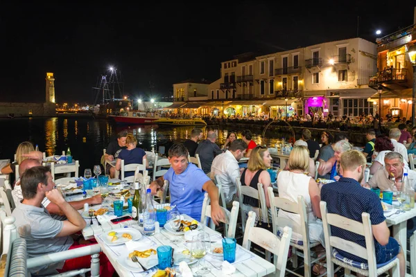 Rethymno Crete Septiembre Terraza Restaurante Llena Gente Por Noche Centro —  Fotos de Stock