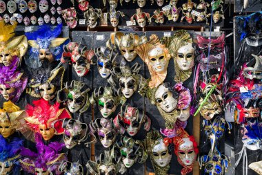 Geleneksel karnaval maskesi