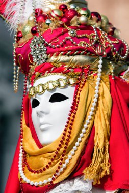 Venedik Karnavalı, maske yüz yüze