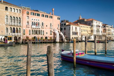 Heykel destek Venedik, İtalya