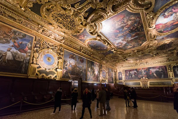 Палата Сената во дворце Дожа в Венеции — стоковое фото