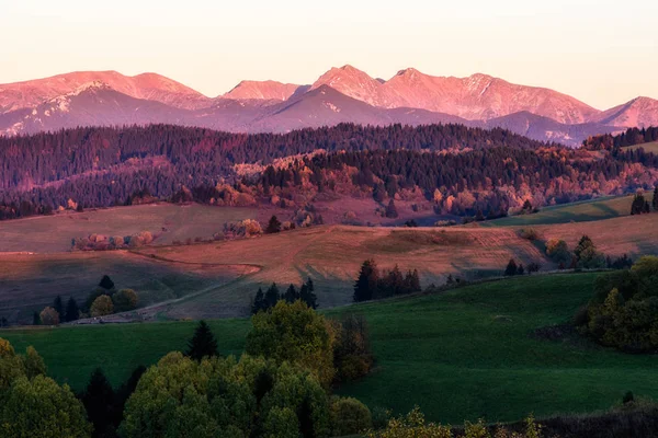 Wieczorne niebo nad zachodnie Tatry, Słowacja — Zdjęcie stockowe