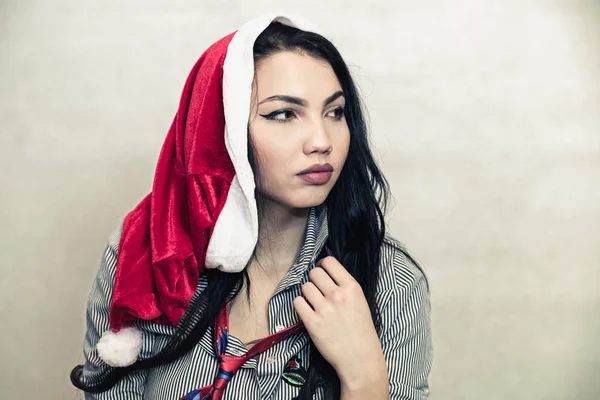 Mädchen mit Weihnachtsmütze — Stockfoto