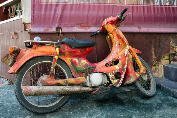 Renkli hippi moped — Stok fotoğraf