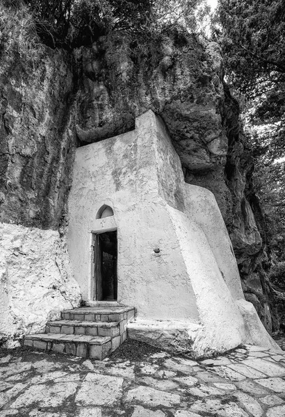 Capela em Mili gorge em Creta, Grécia — Fotografia de Stock