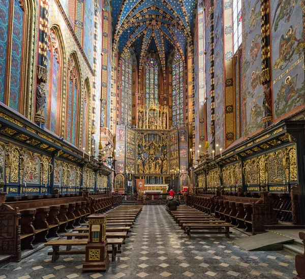 Interior of  St. Mary's Basilica in Krakow, poland — Stock Photo, Image