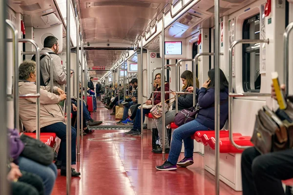Fahrgäste im Zug — Stockfoto