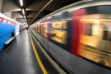 Metro, Milano, İtalya