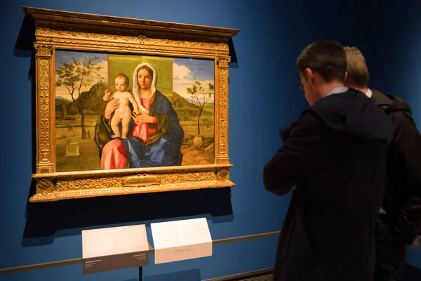 Visitors looking at painting in Brera Art gallery, Milan — стоковое фото