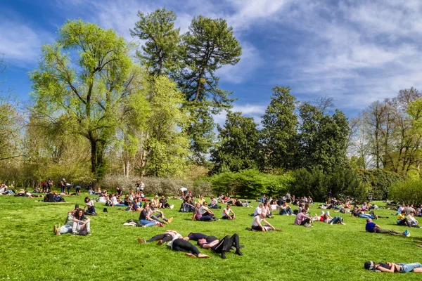 Parco Sempione Milano 'da, İtalya — Stok fotoğraf