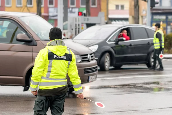 Cops organizing traffic at crossroad — Stock Photo, Image