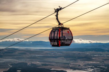 Slovakya 'nın High Tatras kentindeki kayak merkezindeki Ropeway kabini