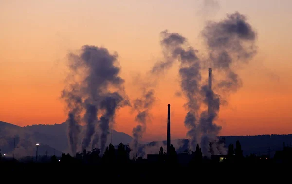 Pollution atmosphérique provenant de l'usine — Photo