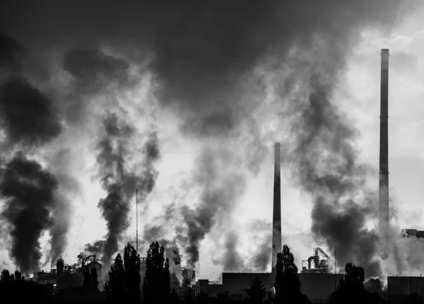 Inquinamento atmosferico provocato dalla fabbrica — Foto Stock