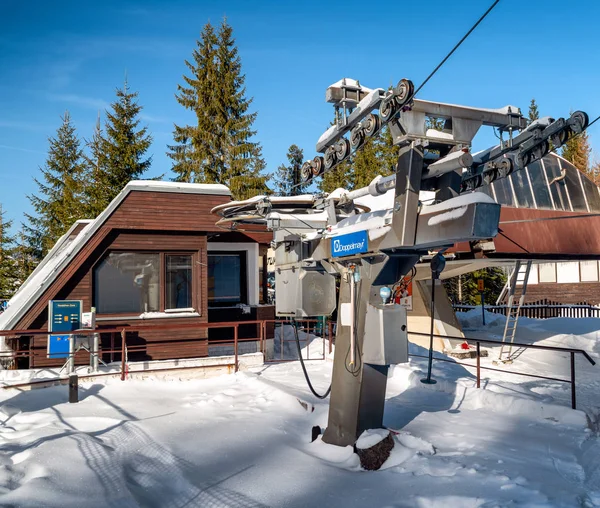 Oppervlakte schotellift in resort Jasna in het Lage Tatra gebergte, S — Stockfoto