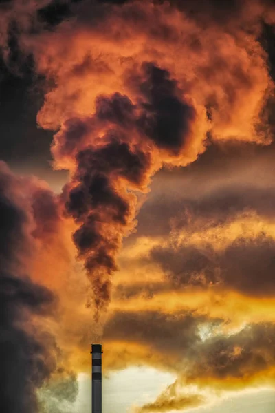 Fumée Noire Cheminée Usine Pollution Air Dans Ville Ruzomberok Slovaquie — Photo