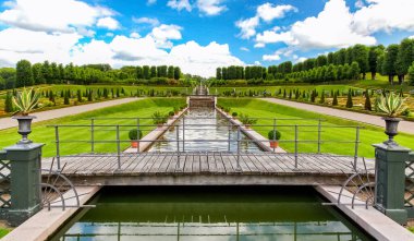 Danimarka 'daki Hillerod' da Frederiksborg kalesi yakınlarındaki bahçeler..