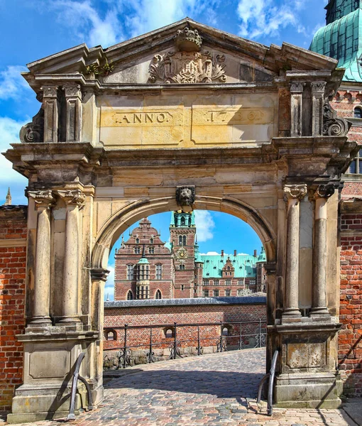 丹麦Frederiksborg城堡入口大门 — 图库照片