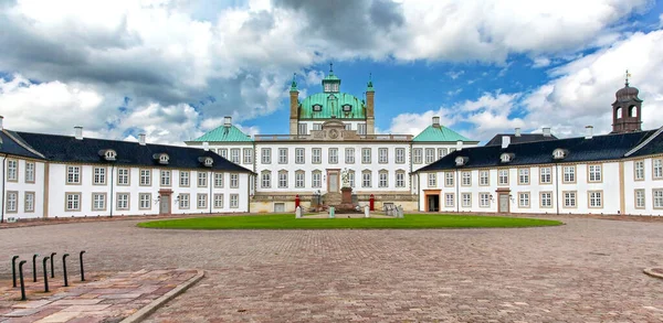 Fredensborg Palace Και Αυλή Στη Δανία — Φωτογραφία Αρχείου
